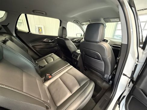Used 2024 GMC Terrain SLT image 24