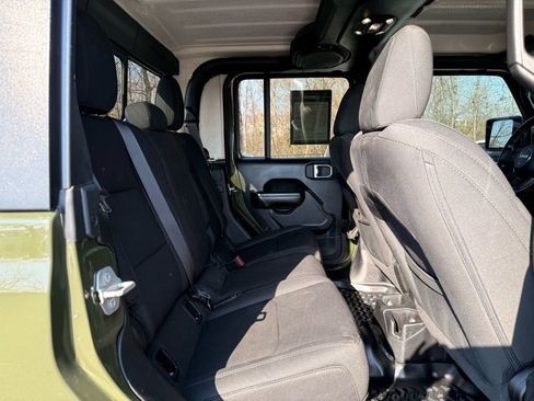 Used 2021 Jeep Gladiator Sport image 38