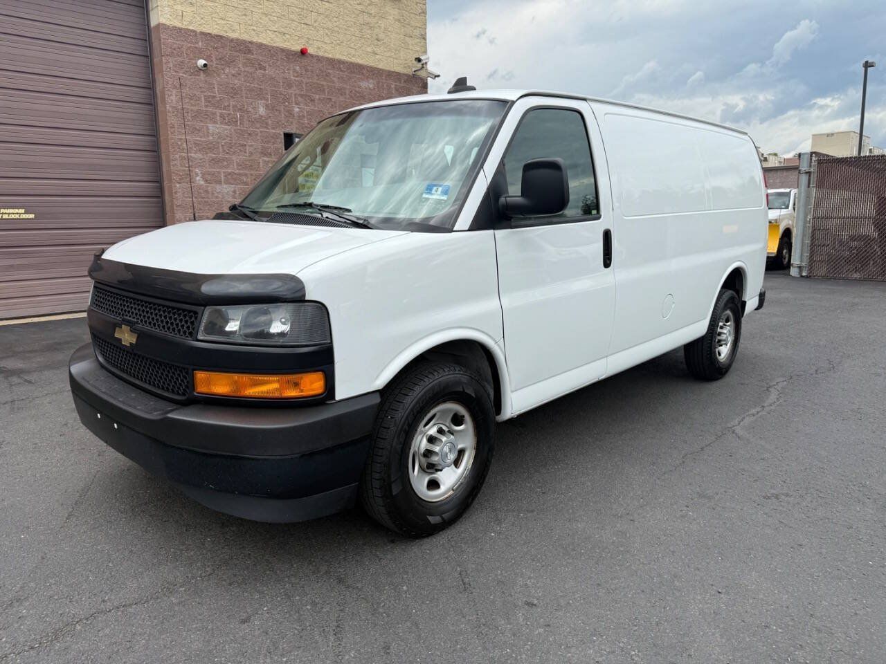 Used 2018 Chevrolet Express 2500 RWD image 4