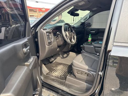 Used 2025 Chevrolet Silverado 1500 Custom Trail Boss w/ Turbomax Blackout Package AWD/4WD image 5