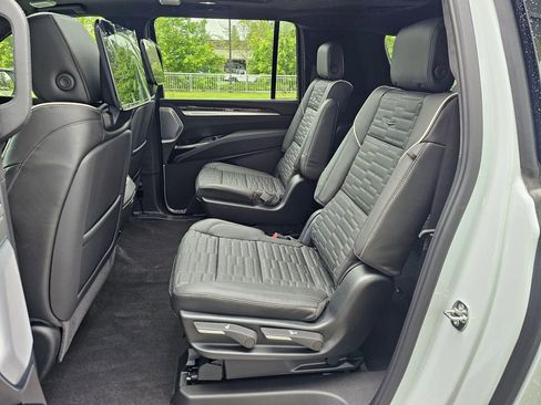 New 2026 Cadillac Escalade ESV Platinum Sport w/ LPO, ONYX Package AWD/4WD image 17