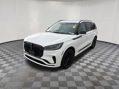 Used 2025 Lincoln Aviator Reserve w/ Equipment Group 201A AWD/4WD image 13