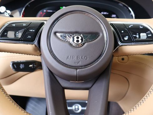 Used 2025 Bentley Bentayga Extended Wheelbase AWD/4WD image 22