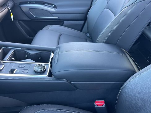 Used 2025 Nissan Pathfinder SL w/ Cargo Package image 11