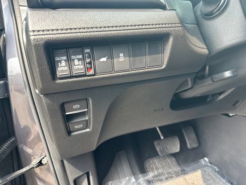 Used 2025 Honda Odyssey EX-L image 13
