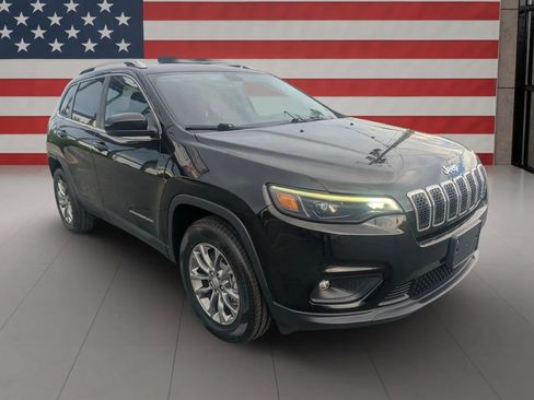 Used 2020 Jeep Cherokee Latitude Plus AWD/4WD image 3