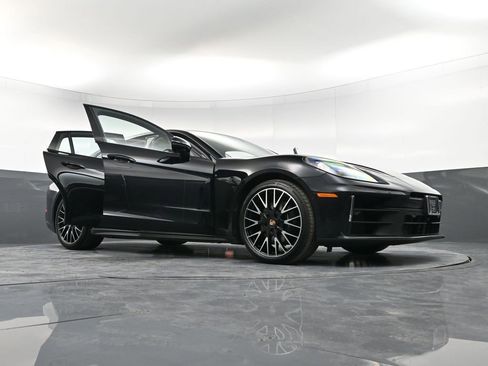 Certified 2025 Porsche Panamera 4 AWD/4WD image 36