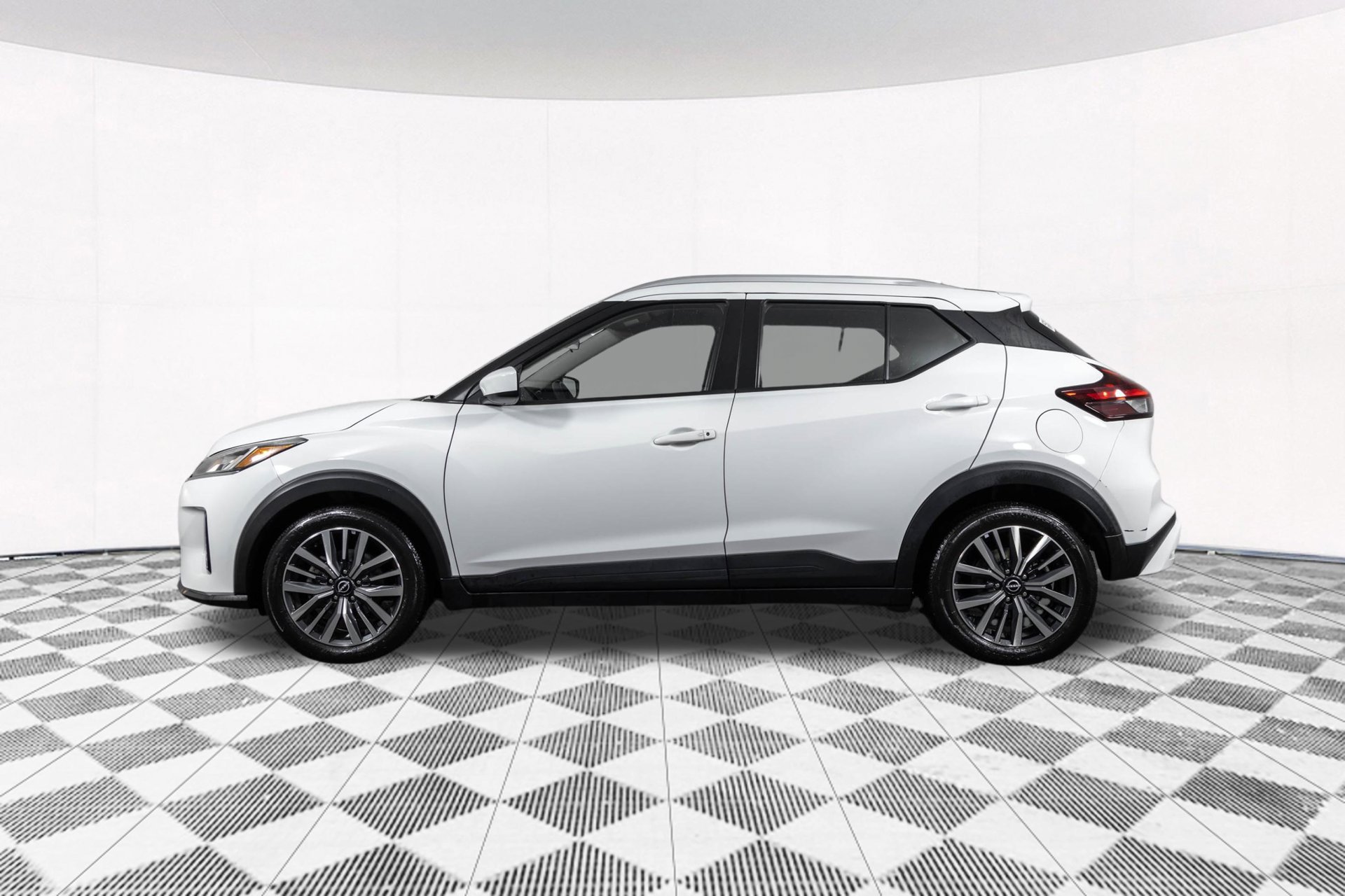 Used 2022 Nissan Kicks SV FWD image 13