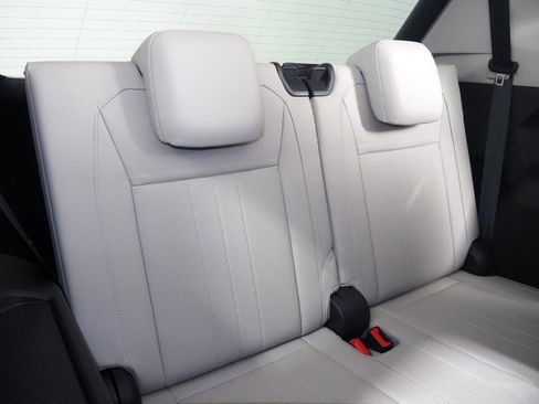Used 2023 Volkswagen Tiguan SE FWD image 17
