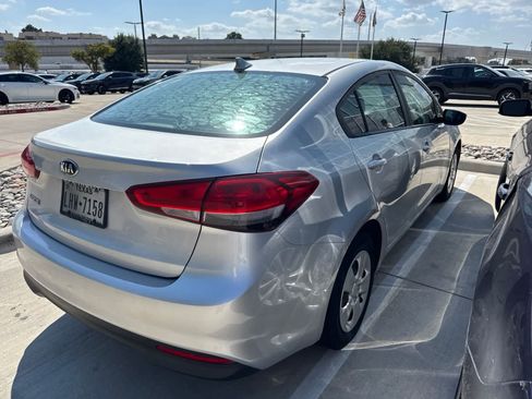 Used 2018 Kia Forte LX w/ LX Rear Camera Package FWD image 5
