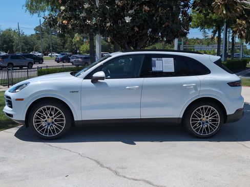 Used 2023 Porsche Cayenne Platinum Edition AWD/4WD image 7