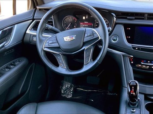 Used 2025 Cadillac XT5 Premium Luxury image 4