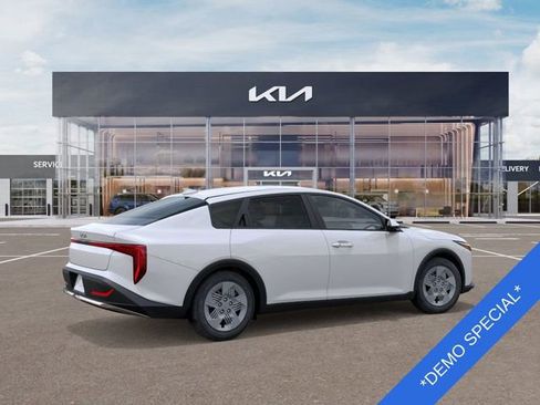 New 2025 Kia K4 LX image 6