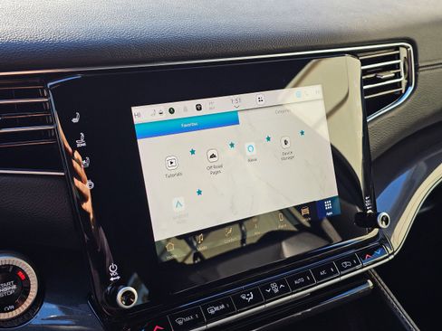 Used 2024 Jeep Wagoneer L 4WD image 16