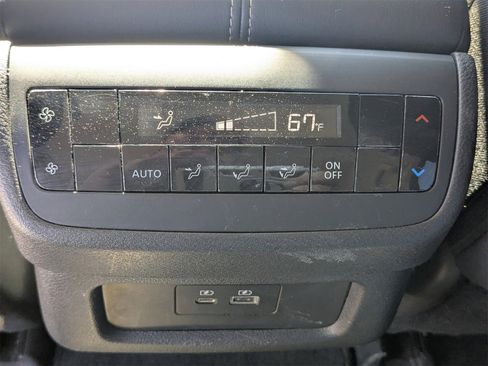 Used 2025 Nissan Pathfinder SV image 16