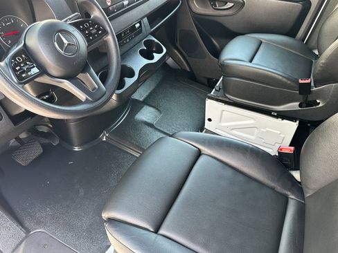 Used 2024 Mercedes-Benz Sprinter 2500 image 10
