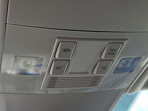 Used 2024 Volkswagen Tiguan Wolfsburg Edition image 31