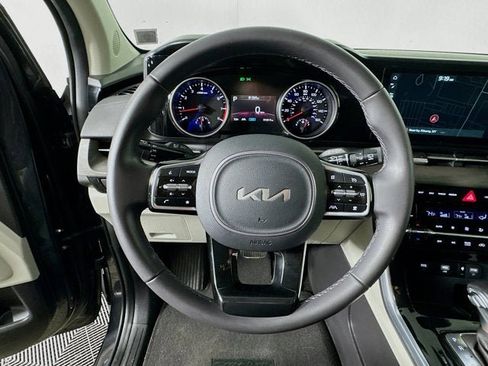 Used 2024 Kia Carnival EX FWD image 11