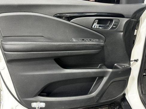 Used 2017 Honda Pilot Touring image 12