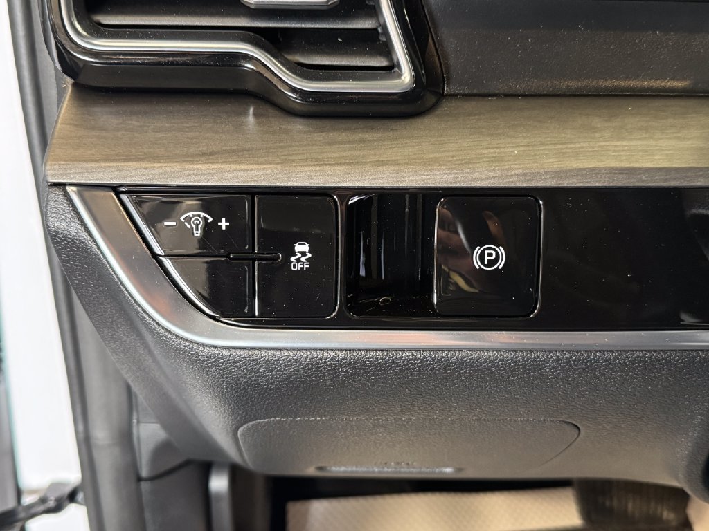 Used 2025 Kia Sportage X-Line AWD/4WD image 17