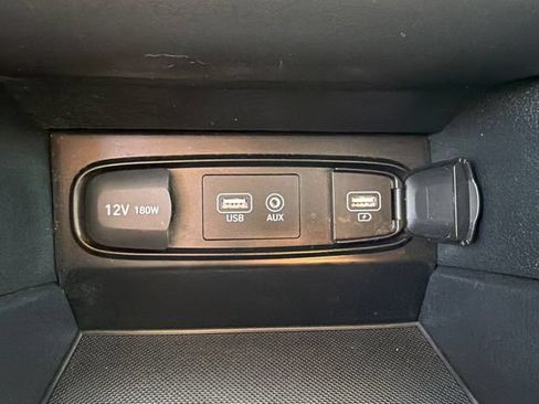 Used 2019 Hyundai Santa Fe SE AWD/4WD image 32