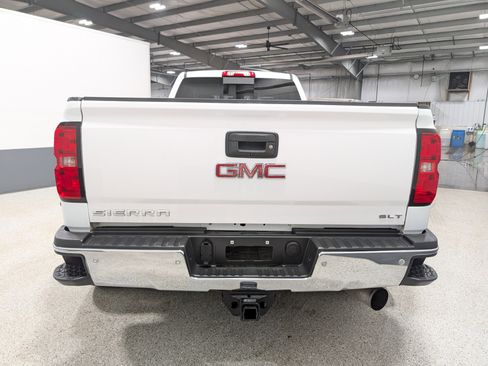 Used 2018 GMC Sierra 3500 SLT w/ Driver Alert Package AWD/4WD image 4