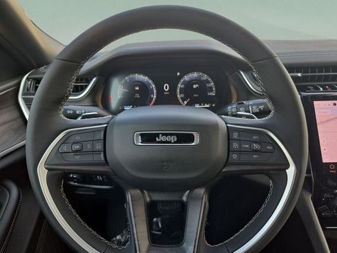 New 2025 Jeep Grand Cherokee Limited RWD image 30