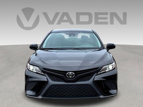 Used 2020 Toyota Camry SE image 2