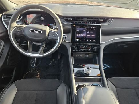 Certified 2024 Jeep Grand Cherokee Altitude image 18