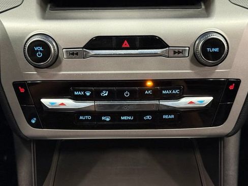 Used 2022 Ford Explorer XLT w/ Equipment Group 202A AWD/4WD image 30