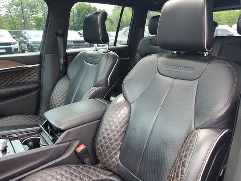 Used 2024 Jeep Grand Cherokee Summit AWD/4WD image 18