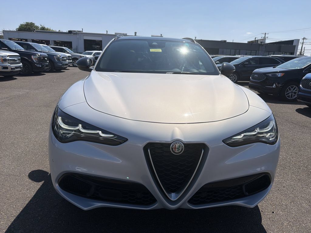 Used 2024 Alfa Romeo Stelvio Ti AWD/4WD image 8