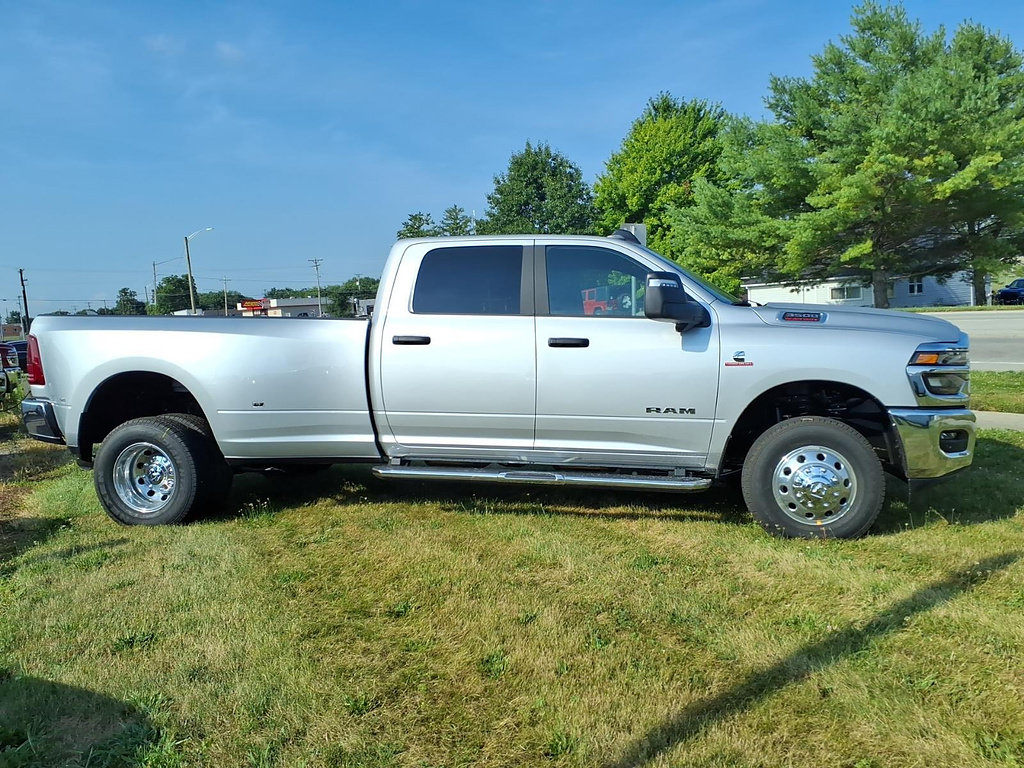 New 2026 RAM 3500 Big Horn AWD/4WD image 8