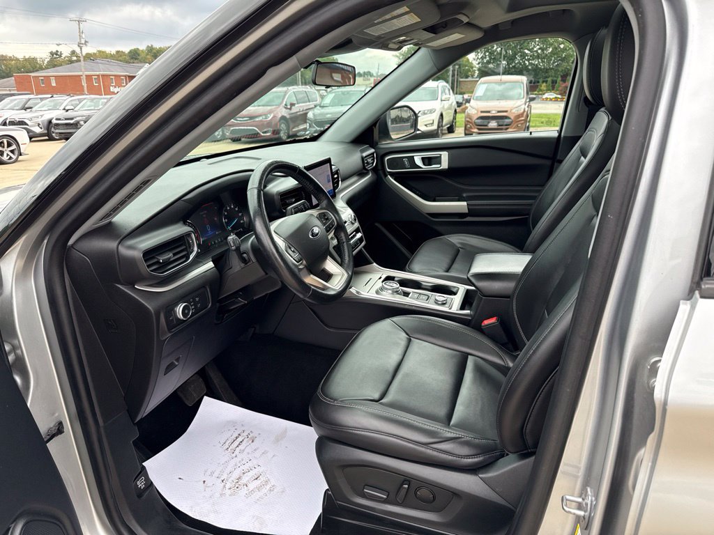Used 2022 Ford Explorer XLT w/ Equipment Group 202A AWD/4WD image 25