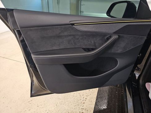 Used 2026 Tesla Model Y Long Range image 7