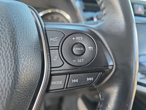 Certified 2020 Toyota Camry SE image 20