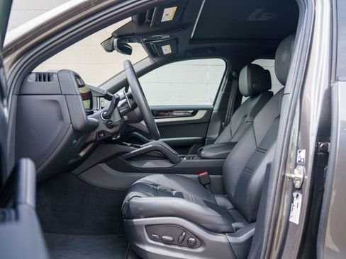 Certified 2026 Porsche Cayenne E-Hybrid AWD/4WD image 17