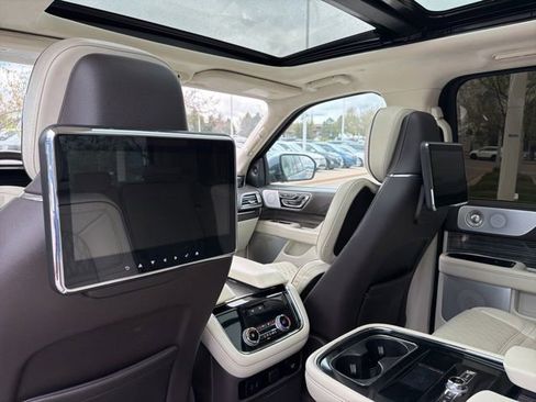 Used 2020 Lincoln Navigator Black Label w/ Cargo Convenience Package AWD/4WD image 16