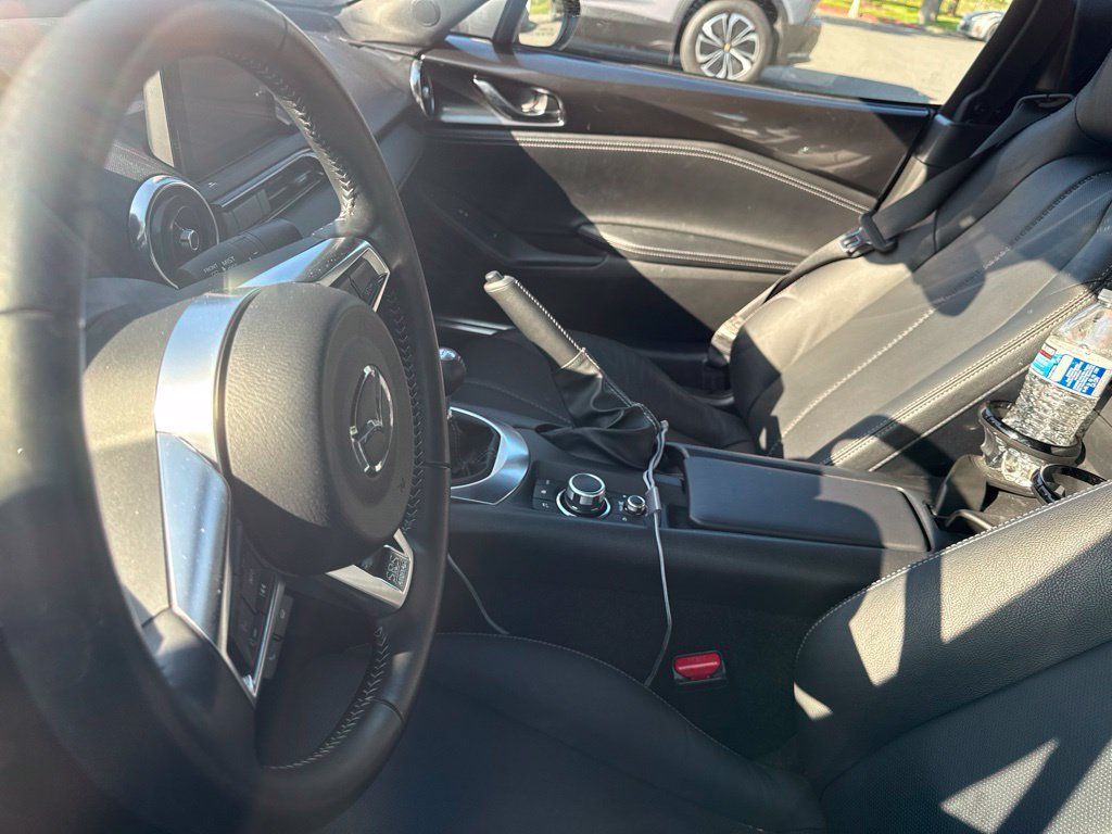 Used 2021 MAZDA MX-5 Miata Grand Touring RWD image 9