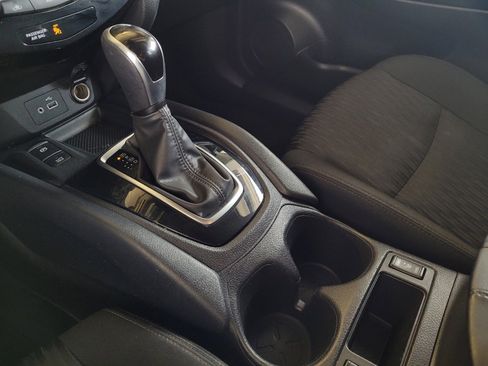 Used 2020 Nissan Rogue SV w/ Premium Package image 26