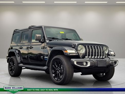 Used 2021 Jeep Wrangler Unlimited Sahara w/ Cold Weather Group AWD/4WD image 1
