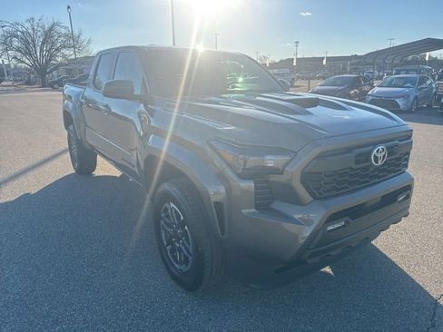 Used 2025 Toyota Tacoma TRD Sport image 7