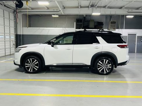New 2025 Nissan Pathfinder Platinum image 18