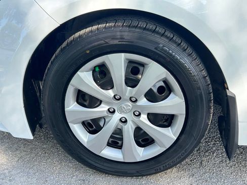 Used 2024 Toyota Corolla LE FWD image 30