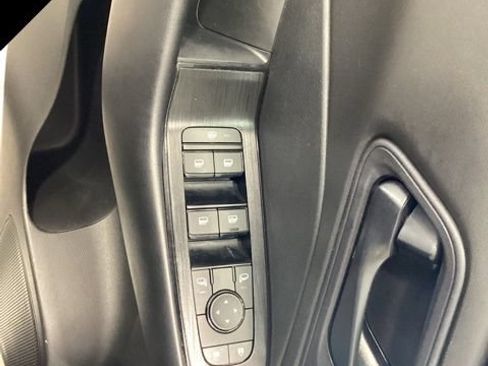 Used 2024 Nissan Rogue S AWD/4WD image 18