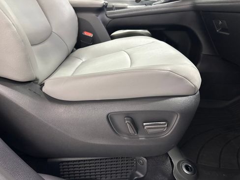 Used 2025 Toyota Sienna XLE w/ XLE Plus Package AWD/4WD image 65