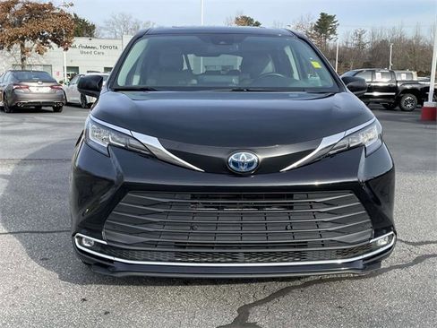 Used 2022 Toyota Sienna XLE image 8