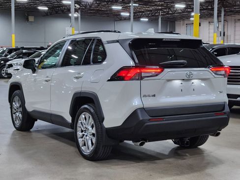Used 2021 Toyota RAV4 XLE Premium image 11