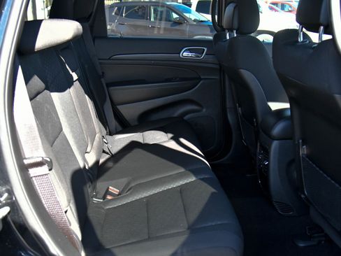 Used 2021 Jeep Grand Cherokee Laredo image 39