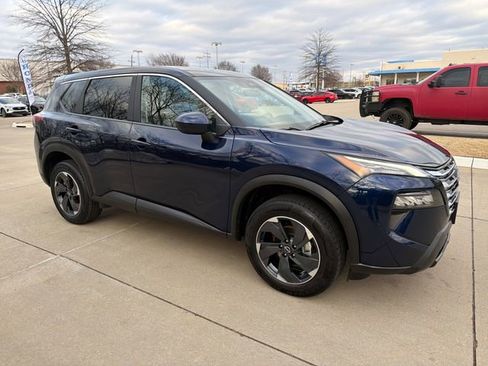 Used 2025 Nissan Rogue SV image 13